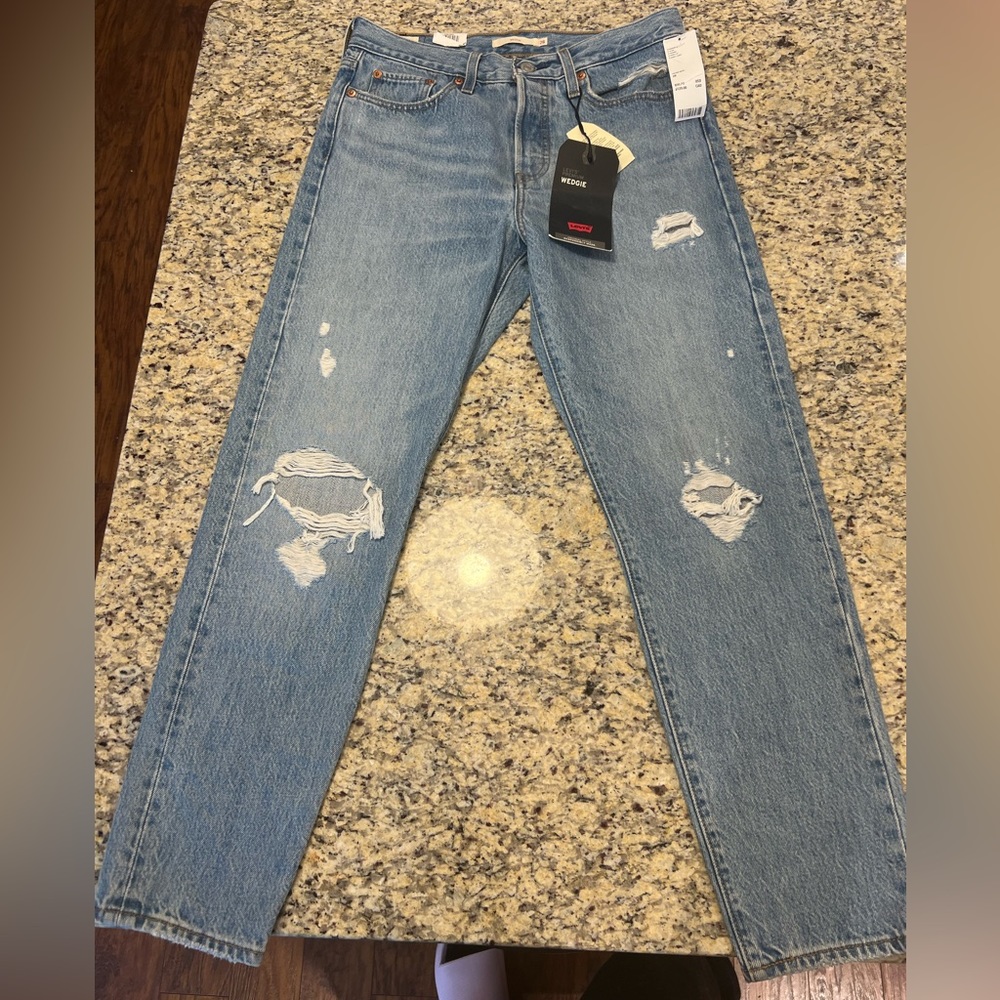 NWT Levi’s Premium Wedgie Distressed Jeans